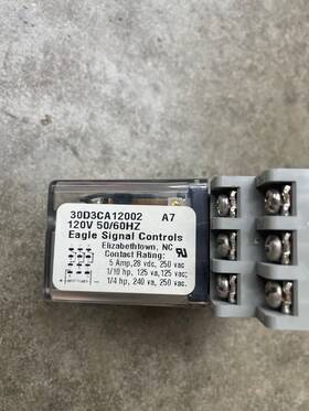 30d3ca12002 Eagle Signal Controls Relay With Base Used