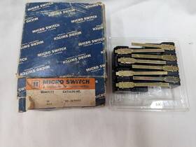 Bz-2rw855t Honeywell Micro Switch Division Of #bz-2rw855t Box 8 New Nos