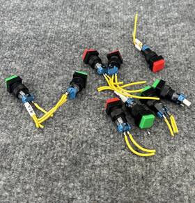 Ab2-m Idec Lot Of 9 - Square Switch Push Button 5 X Green 4 Red Used