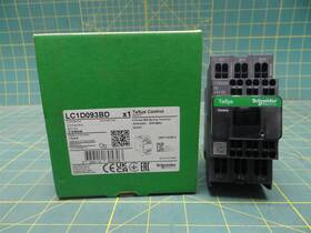 Lc1d093bd Schneider 389110805703 Tesys Deca Contactor 690vac 24/300vdc Coil 9/25a Max 5.4w 3p