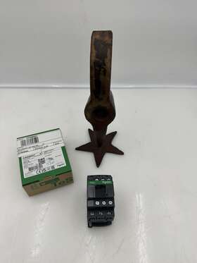 Cad50g7 Schneider Electric Tesys Deca Control Relay 5no 600vac 10a New Oem